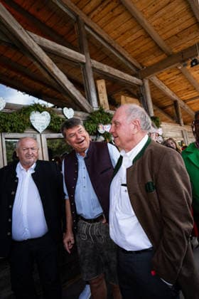 Der FC Bayern München auf dem Oktoberfest 2026 Uli Hoeneß am 20.09.2026 auf dem Oktoberfest in der Käfers Wiesen-Schänke auf der Theresienwiese in München Foto: FC Bayer München Der FC Bayern München auf dem Oktoberfest 2026
