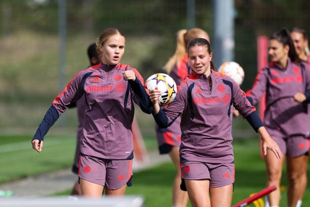 Sophie Proost (FC Bayern Muenchen, 23) mit Sarah Mattner (FC Bayern Muenchen, 11), GER, FC Bayern Muenchen Frauen Abschlusstraining, Fussball, UEFA Womens Champions League, Saison 2026 2027, 21.09.2026, GER, FC Bayern Muenchen Frauen Abschlusstraining, Fussball, UEFA Womens Champions League, Saison 2026 2027, 21.09.2026 Muenchen Copyright: xEibner-Pressefoto JennixMaulx EP_JML