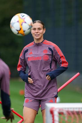 Klara Buehl (FC Bayern Muenchen, 17), GER, FC Bayern Muenchen Frauen Abschlusstraining, Fussball, UEFA Womens Champions League, Saison 2026 2027, 21.09.2026, GER, FC Bayern Muenchen Frauen Abschlusstraining, Fussball, UEFA Womens Champions League, Saison 2026 2027, 21.09.2026 Muenchen Copyright: xEibner-Pressefoto JennixMaulx EP_JML