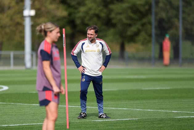 Jose Barcala (FC Bayern Muenchen, Chef-Trainer), GER, FC Bayern Muenchen Frauen Abschlusstraining, Fussball, UEFA Womens Champions League, Saison 2026 2027, 21.09.2026, GER, FC Bayern Muenchen Frauen Abschlusstraining, Fussball, UEFA Womens Champions League, Saison 2026 2027, 21.09.2026 Muenchen Copyright: xEibner-Pressefoto JennixMaulx EP_JML