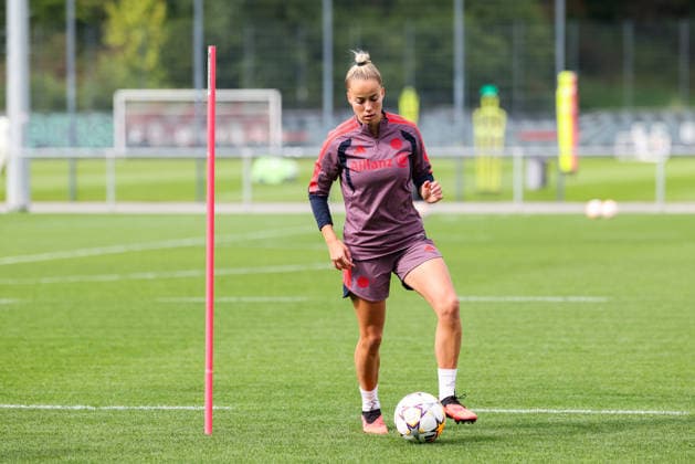 Giulia Gwinn (FC Bayern Muenchen, 07) mit Ball, GER, FC Bayern Muenchen Frauen Abschlusstraining, Fussball, UEFA Womens Champions League, Saison 2026 2027, 21.09.2026, GER, FC Bayern Muenchen Frauen Abschlusstraining, Fussball, UEFA Womens Champions League, Saison 2026 2027, 21.09.2026 Muenchen Copyright: xEibner-Pressefoto JennixMaulx EP_JML