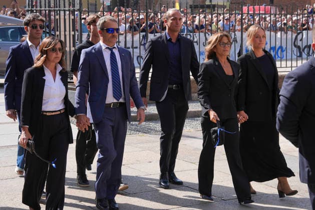 I familiari ai Funerali di Sandro Mazzola presso la Basilica di Sant Ambrogio, Milano (Italy) September 21 2026 (Photo Claudio Furlan LaPresse) Sandro Mazzola s funeral at the Basilica of Sant Ambrogio, Milan (Italy), September 21, 2026  Copyright: xClaudioxFurlan LaPressex