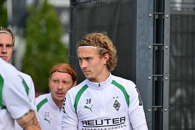 21.09.2026; Moenchengladbach; Fussball, Herren, Saison 2026 2027, Training Borussia Moenchengladbach Hugo Bolin (Gladbach), im Hintergrund links Yukhym Konoplia (Gladbach) DFL regulations prohibit any use of photographs as image sequences and or quasi-video. ista-Borussia-Park Nordrhein-Westfalen Deutschland