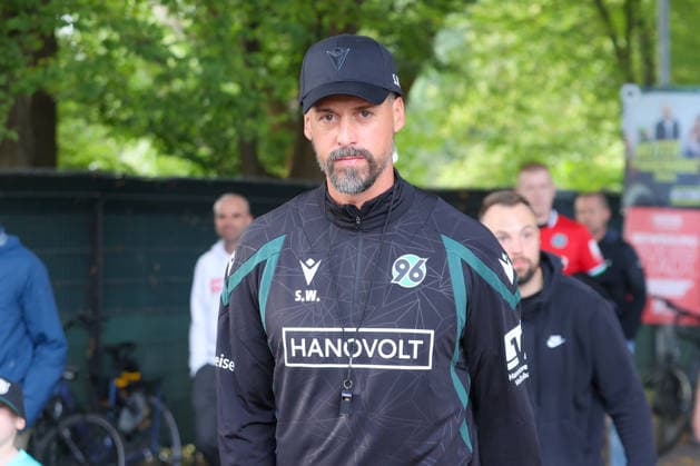 21.09.2026, xtgx, Fussball - 2.Bundesliga Hannover 96 - Training emspor, v.l. Sandro Wagner (Hannover, Trainer) (DFL DFB REGULATIONS PROHIBIT ANY USE OF PHOTOGRAPHS as IMAGE SEQUENCES and or QUASI-VIDEO) Hannover