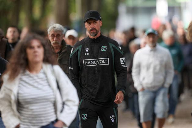 21.09.2026, xtgx, Fussball - 2.Bundesliga Hannover 96 - Training emspor, v.l. Sandro Wagner (Hannover, Trainer) (DFL DFB REGULATIONS PROHIBIT ANY USE OF PHOTOGRAPHS as IMAGE SEQUENCES and or QUASI-VIDEO) Hannover