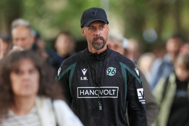 21.09.2026, xtgx, Fussball - 2.Bundesliga Hannover 96 - Training emspor, v.l. Sandro Wagner (Hannover, Trainer) (DFL DFB REGULATIONS PROHIBIT ANY USE OF PHOTOGRAPHS as IMAGE SEQUENCES and or QUASI-VIDEO) Hannover