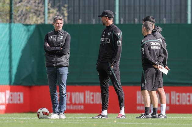 21.09.2026, xtgx, Fussball - 2.Bundesliga Hannover 96 - Training emspor, v.l. Ralf Becker (Hannover, Sportdirektor) und Sandro Wagner (Hannover, Trainer) (DFL DFB REGULATIONS PROHIBIT ANY USE OF PHOTOGRAPHS as IMAGE SEQUENCES and or QUASI-VIDEO) Hannover