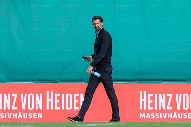 21.09.2026, xtgx, Fussball - 2.Bundesliga Hannover 96 - Training emspor, v.l. Jonas Boldt (Hannover, Geschäftsführer (DFL DFB REGULATIONS PROHIBIT ANY USE OF PHOTOGRAPHS as IMAGE SEQUENCES and or QUASI-VIDEO) Hannover