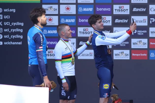 UCI Road World Championship, WM, Weltmeisterschaft Montreal 2026 (L-R) Silver medalist Filippo Ganna of Italy, gold medalist Remco Evenepoel of Belgium, and bronze medalist Paul Seixas of France celebrate on the podium during the Men Elite Individual Time Trial medal ceremony at the 2026 UCI Road World Championships on September 20, 2026, in Montreal, Canada. (Photo by Horacio Zamora Eyepix Group) Copyright: xHoracioxZamora xEyepixxGroupx HZ_20092026_197366