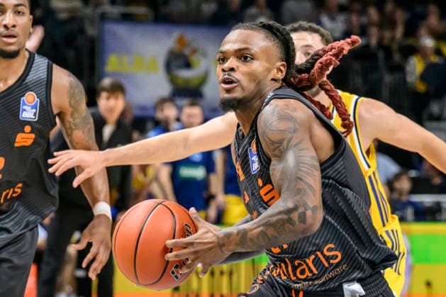im Bild v.l.: Cobe Williams (NINERS Chemnitz, 24), GER, Berlin, Basketball, Alba Berlin und den Niners Chemnitz, BBL Auftakt, Auftaktspiel, in der UBER Arena, 18.09.2026, Copyright: HMBxMedia UwexKoch