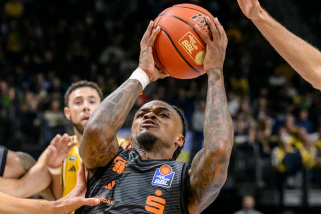 im Bild v.l.: Cobe Williams (NINERS Chemnitz, 24), GER, Berlin, Basketball, Alba Berlin und den Niners Chemnitz, BBL Auftakt, Auftaktspiel, in der UBER Arena, 18.09.2026, Copyright: HMBxMedia UwexKoch