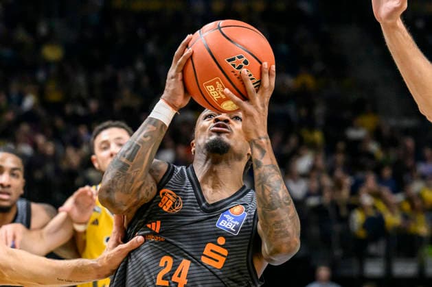 im Bild v.l.: Cobe Williams (NINERS Chemnitz, 24), GER, Berlin, Basketball, Alba Berlin und den Niners Chemnitz, BBL Auftakt, Auftaktspiel, in der UBER Arena, 18.09.2026, Copyright: HMBxMedia UwexKoch
