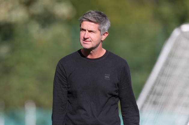 21.09.2026, xtgx, Fussball - 2.Bundesliga Hannover 96 - Training emspor, v.l. Ralf Becker (Hannover, Sportdirektor) (DFL DFB REGULATIONS PROHIBIT ANY USE OF PHOTOGRAPHS as IMAGE SEQUENCES and or QUASI-VIDEO) Hannover