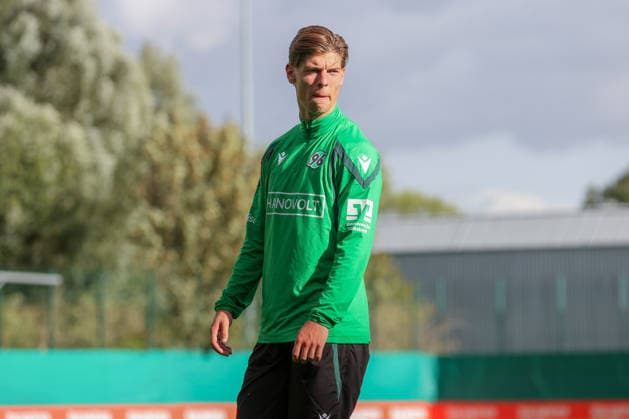 21.09.2026, xtgx, Fussball - 2.Bundesliga Hannover 96 - Training emspor, v.l. Tim van den Heuvel (Hannover) (DFL DFB REGULATIONS PROHIBIT ANY USE OF PHOTOGRAPHS as IMAGE SEQUENCES and or QUASI-VIDEO) Hannover