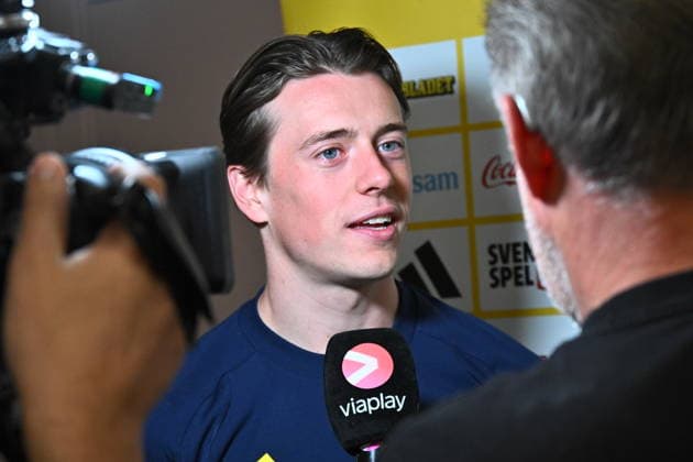 STOCKHOLM, SVERIGE 20260921 Fotbollsspelaren Elliot Stroud i mixad zon pa Scandic Park när herrlandslaget samlas i Stockholm inför gruppspelet i Nations League. STOCKHOLM SVERIGE x10090x