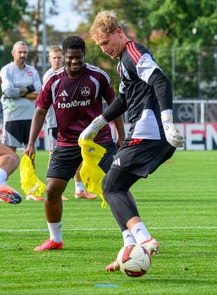 21.09.2026 - Fussball - 2. Fussball - Bundesliga - Saison 2026 2027 - 1. FC Nürnberg Nuernberg FCN ( Club ) - Training - Sportfoto Zink - xwoxzix - Nicolas Ortegel (46, 1. FC Nürnberg FCN ) vor Mikayil Faye (15, 1. FC Nürnberg FCN )