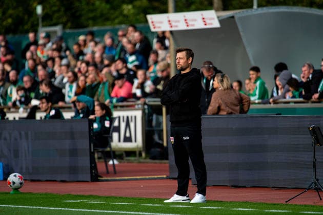 21.09.2026, GER, Fussball, Frauen, Google Pixel 1. Bundesliga, Saison 2026 2027, 4. Spieltag, SV Werder Bremen vs. VfB Stuttgart Nico Schneck ( VfB Stuttgart, Trainer ) DFB DFL regulations prohibit any use of photographs as image sequences and or quasi-video Bremen Stadion Platz 11 Bremen Deutschland Copyright: xNordphoto Memmlerx