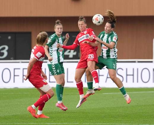 Foto : Nicole BILLA (Stuttgart) köpft gegen Wiktoria ZIENIEWICZ (Werder) Fussball Google Pixel Frauen Bundesliga , 7.. Spieltag am Mo. 21.09.2026 Werder Bremen - VfB Stuttgart