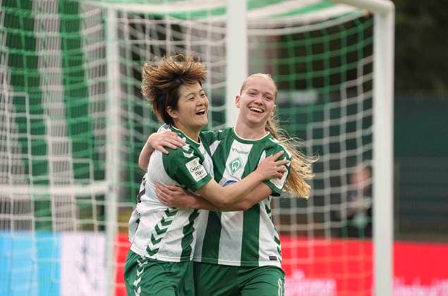 Foto : Torjubel bei den Werder Damen, Mei SHIMADA (Werder) trifft zum 1-0 und Marie GMEIEDER (rechts) gratuliert Fussball Google Pixel Frauen Bundesliga , 7.. Spieltag am Mo. 21.09.2026 Werder Bremen - VfB Stuttgart