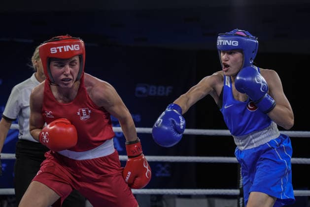 2026 European Boxing Championships in Bulgaria SOFIA, BULGARIA - SEPTEMBER 21: Esra Yildiz Kahraman (blue) of Turkiye competes against Elise Glynn (red) of Great Britain during the women s 57 kg category match at the 2026 European Boxing Championships at the Asics Arena in Sofia, Bulgaria on September 21, 2026. Osmancan Gurdogan Anadolu Sofia Bulgaria. Editorial use only. Please get in touch for any other usage.  Copyright: x2026xAnadoluxOsmancanxGurdoganx