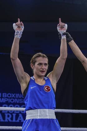 2026 European Boxing Championships in Bulgaria SOFIA, BULGARIA - SEPTEMBER 21: Esra Yildiz Kahraman (blue) of Turkiye wins after competing against Elise Glynn (red) of Great Britain during the women s 57 kg category match at the 2026 European Boxing Championships at the Asics Arena in Sofia, Bulgaria on September 21, 2026. Osmancan Gurdogan Anadolu Sofia Bulgaria. Editorial use only. Please get in touch for any other usage.  Copyright: x2026xAnadoluxOsmancanxGurdoganx