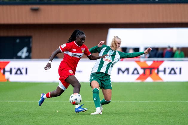 21.09.2026, GER, Fussball, Frauen, Google Pixel 1. Bundesliga, Saison 2026 2027, 4. Spieltag, SV Werder Bremen vs. VfB Stuttgart Mira Arouna ( VfB Stuttgart, 21 ) im Zweikampf mit Isabella Jaron ( Werder Bremen, 11 ) DFB DFL regulations prohibit any use of photographs as image sequences and or quasi-video Bremen Stadion Platz 11 Bremen Deutschland Copyright: xNordphoto Memmlerx
