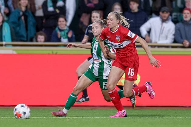 v.li.: Michelle Weiß (SV Werder Bremen, 15) und Janina Hechler (VfB Stuttgart, 16) im Zweikampf, Duell, Dynamik, Aktion, Action, Spielszene, DIE DFB-RICHTLINIEN UNTERSAGEN JEGLICHE NUTZUNG VON FOTOS ALS SEQUENZBILDER UND ODER VIDEOÄHNLICHE FOTOSTRECKEN. DFB REGULATIONS PROHIBIT ANY USE OF PHOTOGRAPHS AS IMAGE SEQUENCES AND OR QUASI-VIDEO., 21.09.2026, Bremen (Deutschland), Fussball, Google Pixel Frauen-Bundesliga, SV Werder Bremen - VfB Stuttgart