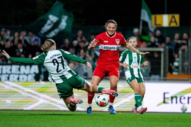 21.09.2026, GER, Fussball, Frauen, Google Pixel 1. Bundesliga, Saison 2026 2027, 4. Spieltag, SV Werder Bremen vs. VfB Stuttgart Verena Wieder ( VfB Stuttgart, 31 ) im Zweikampf mit Sarah Gutmann ( Werder Bremen, 27 ) DFB DFL regulations prohibit any use of photographs as image sequences and or quasi-video Bremen Stadion Platz 11 Bremen Deutschland Copyright: xNordphoto Memmlerx