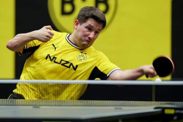 Kristian Karlsson (Borussia Dortmund) kontrolliert den Ball waehrend des Spiels der 1. Tischtennis-Bundesliga der Herren zwischen Borussia Dortmund und dem TTC RhoenSprudel Fulda-Maberzell, Sporthalle Bruegmannstrasse am 21. September 2026 in Dortmund, Deutschland. (Foto von Marco Steinbrenner DeFodi Images) +++ Kristian Karlsson (Borussia Dortmund) controls the ball during the 1st Men s Table tennis, Tischtennis Bundesliga match between Borussia Dortmund and TTC RhoenSprudel Fulda-Maberzell at Sporthalle Bruegmannstrasse on September 21, 2026 in Dortmund, Germany. (Photo by Marco Steinbrenner DeFodi Images) (Photo by Marco Steinbrenner DeFodi Images) -