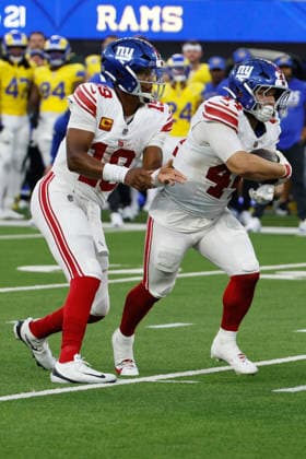 INGLEWOOD, CA - SEPTEMBER 21: New York Giants running back Cam Skattebo (44) takes the handoff during the NFL, American Football Herren, USA game between the New York Giants and the Los Angeles Rams on September 21, 2026, at SoFi Stadium in Inglewood, CA. (Photo by Jevone Moore Icon Sportswire) NFL: SEP 21 Giants at Rams EDITORIAL USE ONLY Icon260921884