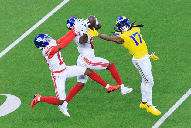 September 21, 2026, Inglewood, California, USA: 8 Jevon Holland, S of the New York Giants intercepts a pass meant for 17 Davante Adams, WR of the Los Angeles Rams during their regular NFL, American Football Herren, USA season game on Monday September 21, 2026 at SoFi Stadium in Inglewood, California. Rams defeat Giants, 28-6. ARIANA RUIZ PI Inglewood USA - ZUMAp124 20260921_zaa_p124_073 Copyright: xArianaxRuizx