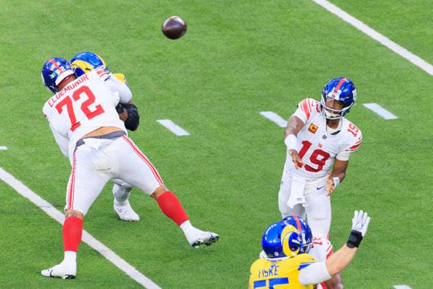 September 21, 2026, Inglewood, California, USA: 19 Jameis Winston, QB of the New York Giants throws a pass during their regular NFL, American Football Herren, USA season game against the Los Angeles Rams on Monday September 21, 2026 at SoFi Stadium in Inglewood, California. Rams defeat Giants, 28-6. ARIANA RUIZ PI Inglewood USA - ZUMAp124 20260921_zaa_p124_081 Copyright: xArianaxRuizx