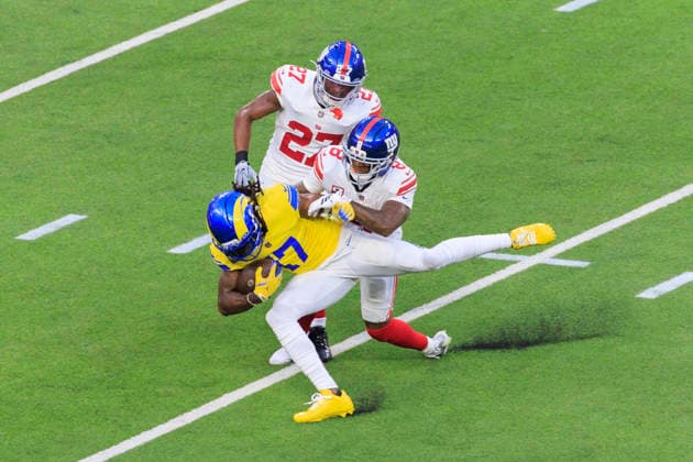 September 21, 2026, Inglewood, California, USA: 8 Jevon Holland, S of the New York Giants tackles 17 Davante Adams, WR of the Los Angeles Rams during their regular NFL, American Football Herren, USA season game on Monday September 21, 2026 at SoFi Stadium in Inglewood, California. Rams defeat Giants, 28-6. ARIANA RUIZ PI Rams Vs. Giants - ZUMAp124 20260921_zaa_p124_087 Copyright: xArianaxRuizx