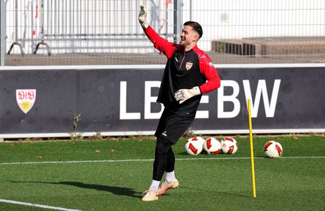 22.09.2026, Deutschland, Stuttgart, Fußball VfB Stuttgart Training, Dennis Seimen
