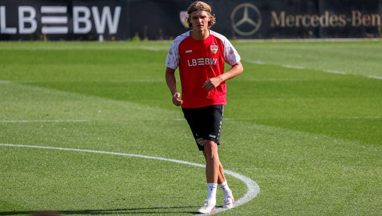 22.09.2026, Deutschland, Stuttgart, Fußball VfB Stuttgart Training, Tim van der Leij