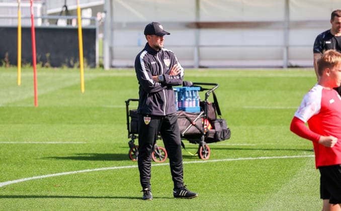 22.09.2026, Deutschland, Stuttgart, Fußball VfB Stuttgart Training, VfB Trainer Sebastian Hoeneß