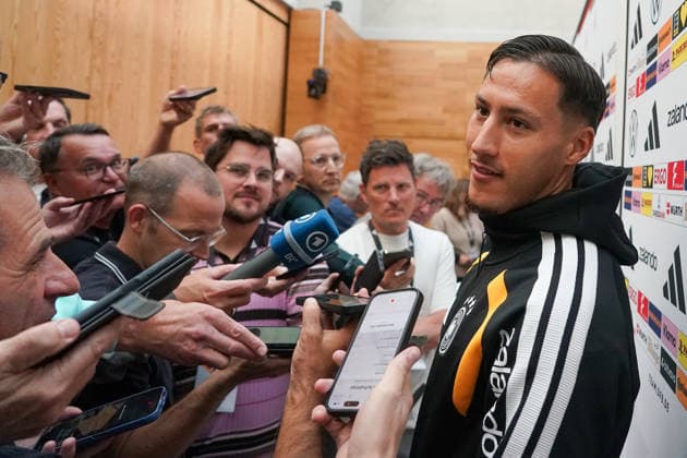 Younes Ebnoutalib (Deutschland Germany) im Fokus des medialen Interesses - Herzo Base 22.09.2026: Deutsche Nationalmannschaft Nations League Vorbereitung, Home Ground, HerzoBase, World of Adidas, Herzogenaurach