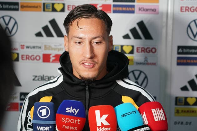 Younes Ebnoutalib (Deutschland Germany) im Fokus des medialen Interesses - Herzo Base 22.09.2026: Deutsche Nationalmannschaft Nations League Vorbereitung, Home Ground, HerzoBase, World of Adidas, Herzogenaurach