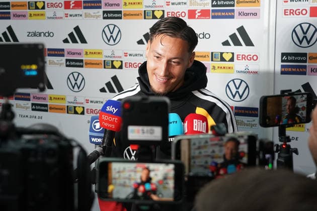 Younes Ebnoutalib (Deutschland Germany) im Fokus des medialen Interesses - Herzo Base 22.09.2026: Deutsche Nationalmannschaft Nations League Vorbereitung, Home Ground, HerzoBase, World of Adidas, Herzogenaurach
