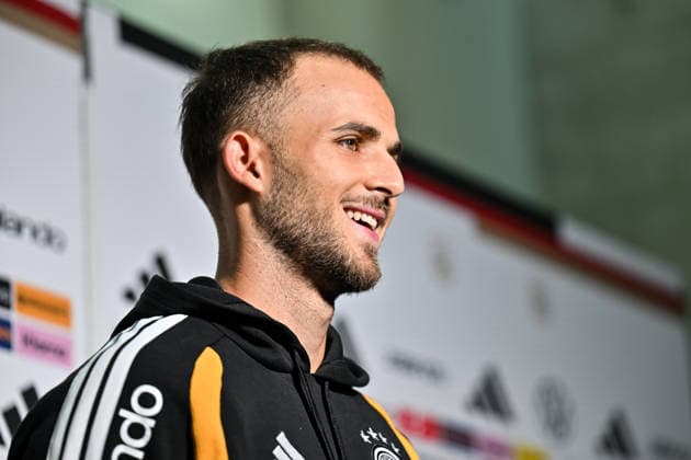 Medienaktivitäten DFB, 22.09.2026 HERZOGENAURACH, GERMANY; 22. SEPTEMBER: im Bild Max ROSENFELDER vom SC Freiburg beim Interview bei ersten Medienaktivitäten der Nationalmannschaft in Herzogenaurach bei Adidas Copyright: xBEAUTIFULxSPORTS Goldbergx
