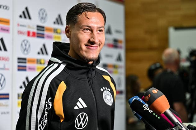 Medienaktivitäten DFB, 22.09.2026 HERZOGENAURACH, GERMANY; 22. SEPTEMBER: im Bild Younes EBNOUTALIB von Eintracht Frankfurt beim Interview bei den ersten Medienaktivitäten der Nationalmannschaft in Herzogenaurach bei Adidas Copyright: xBEAUTIFULxSPORTS Goldbergx