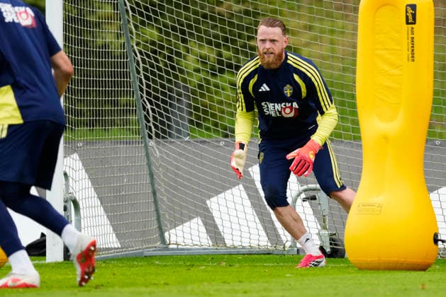 STOCKHOLM , SVERIGE 20260922 Sveriges malvakt Viktor Johansson när fotbollsherrarna samlas för att träna pa Bosön i Stockholm inför de kommande Nations League-matcherna. STOCKHOLM SVERIGE x10050x