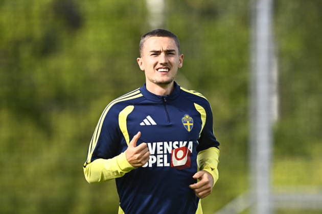STOCKHOLM , SWEDEN 20260922 Sweden s goalkeeper Viktor Johansson as the football team gathers to train on Bosön in Stockholm ahead of the upcoming Nations League matches. STOCKHOLM SWEDEN x10050x