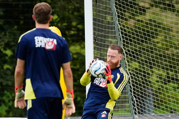 STOCKHOLM , SVERIGE 20260922 Sveriges malvakt Viktor Johansson när fotbollsherrarna samlas för att träna pa Bosön i Stockholm inför de kommande Nations League-matcherna. STOCKHOLM SVERIGE x10050x