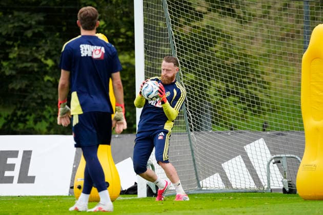 STOCKHOLM , SVERIGE 20260922 Sveriges malvakt Viktor Johansson när fotbollsherrarna samlas för att träna pa Bosön i Stockholm inför de kommande Nations League-matcherna. STOCKHOLM SVERIGE x10050x