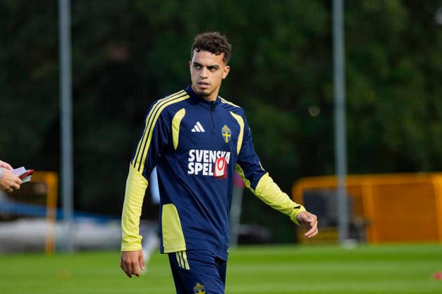 STOCKHOLM , SWEDEN 20260922 Sweden s goalkeeper Viktor Johansson as the football team gathers to train on Bosön in Stockholm ahead of the upcoming Nations League matches. STOCKHOLM SWEDEN x10050x