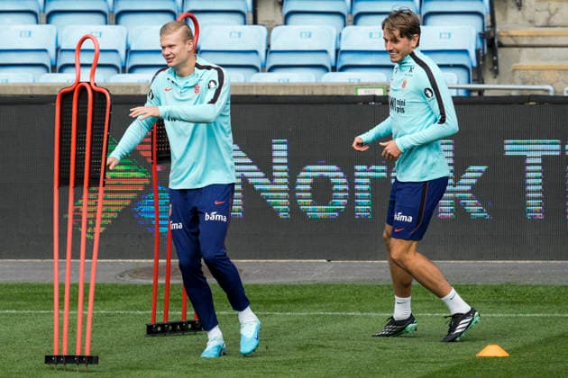 Training with the Norwegian Men s National Soccer Team, Oslo, September 22, 2026: Norway s Erling Braut Haaland and Sander Berge during a training session with the Norwegian Men s National Soccer Team at Ullevaal Stadium, in preparation for the Nations League matches against Denmark, Portugal, and Wales. Photo by Stian Lysberg Solum, NTB, Oslo, Norway. EDITORIAL USE ONLY. RESTRICTED USE FOR BETTING COMPANIES  Copyright: xStianxLysbergxSolumx xNTBx