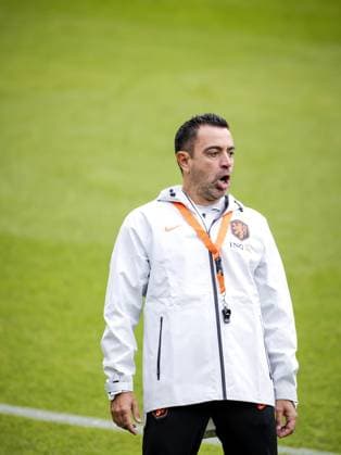 ZEIST - National coach Xavi Hernandez during a training session in preparation for the Nations League matches against Germany, Serbia, Greece, and Serbia. ROBIN VAN LONKHUIJSEN ANP xVIxANPxSportx xxANPxIVx 569642551 originalFilename: 569642551.jpg