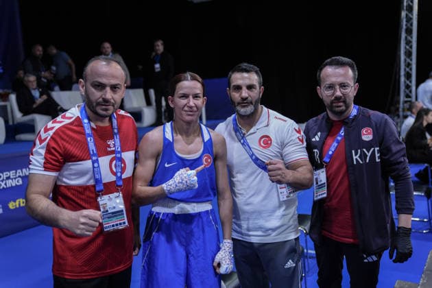 2026 European Boxing Championships in Bulgaria SOFIA, BULGARIA - SEPTEMBER 22: Hatice Akbas (2nd L) of Turkiye poses with her team during the women s 51kg category at the 2026 European Boxing Championships at Asics Arena in Sofia, Bulgaria, on September 22, 2026. Osmancan Gurdogan Anadolu Sofia Bulgaria. Editorial use only. Please get in touch for any other usage.  Copyright: x2026xAnadoluxOsmancanxGurdoganx