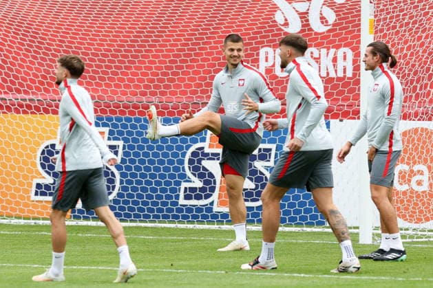 WARSZAWA 22.09.2026 TRENING REPREZENTACJI POLSKI --- POLISH FOOTBALL national team, Nationalteam TRAINING SESSION IN WARSAW MATEUSZ ZUKOWSKI PRZEMYSLAW WISNIEWSKI JAKUB KAMINSKI FOT. PIOTR KUCZA FOTOPYK NEWSPIX.PL --- newspix.pl LIGA NARODOW UEFA PILKA NOZNA SEZON 2026 2027 --- UEFA NATIONS LEAGUE 